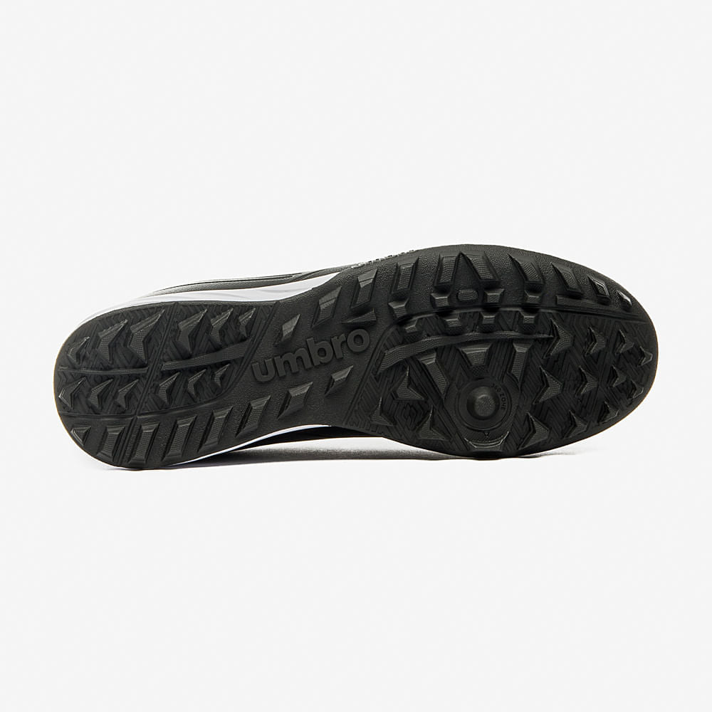 Chuteira Society Umbro Tocco III Club
